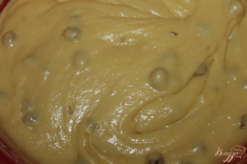 Фото приготовление рецепта: Ванильные кексы с изюмом шаг №7