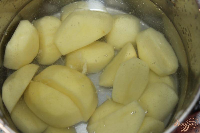 Фото приготовление рецепта: Молодой картофель с подчеревком и укропом шаг №1