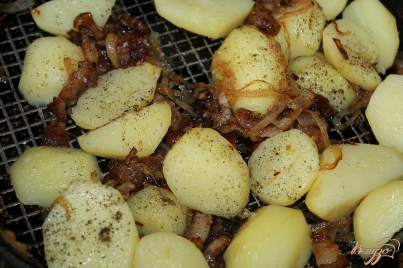 Фото приготовление рецепта: Молодой картофель с подчеревком и укропом шаг №4