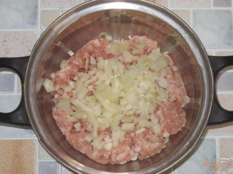 Фото приготовление рецепта: Тефтели с сыром в томатно-сливочном соусе шаг №2
