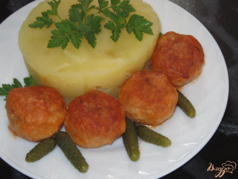 Фото приготовление рецепта: Тефтели с сыром в томатно-сливочном соусе шаг №10
