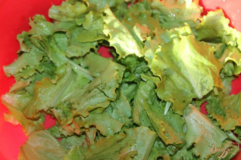 Фото приготовление рецепта: Салат с помидорами, копченой курицей и плавленным сыром шаг №1
