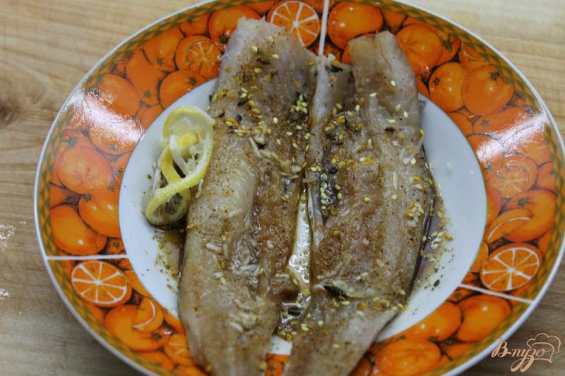 Фото приготовление рецепта: Рыбные рулеты с фетой и помидорами шаг №1