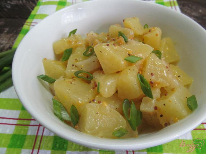 Фото приготовление рецепта: Картофель с сельдереем под горчичной заправкой шаг №4