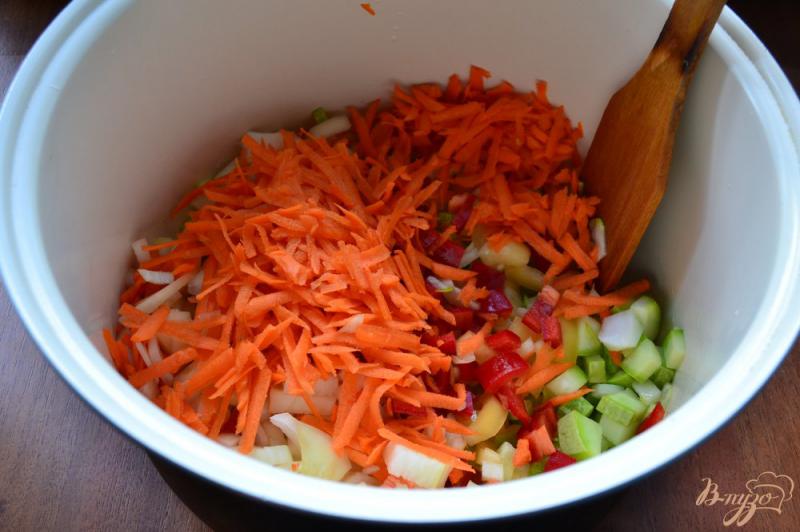 Фото приготовление рецепта: Кабачки с овощами в томатном соусе в мультиварке шаг №3