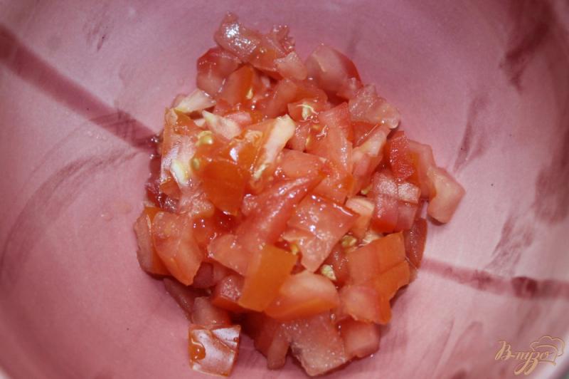 Фото приготовление рецепта: Гренки из чиабатты с помидорами, имбирем и кинзой шаг №2