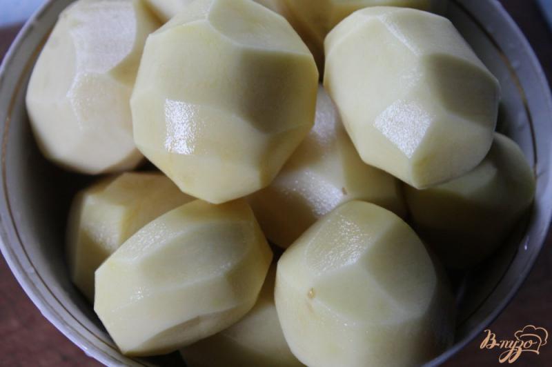 Фото приготовление рецепта: Жаренный картофель с кабачками и салом с прорезью шаг №1