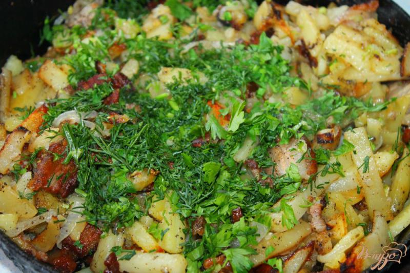 Фото приготовление рецепта: Жаренный картофель с кабачками и салом с прорезью шаг №6