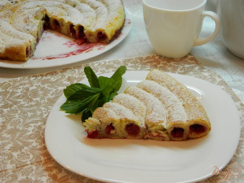 Фото приготовление рецепта: Пирог с вишнями шаг №10