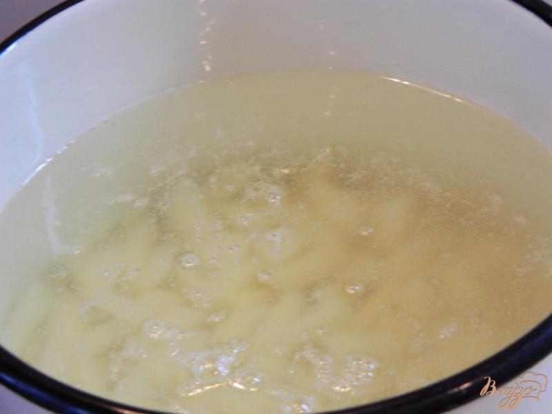 Фото приготовление рецепта: Суп с копченой колбасой шаг №2