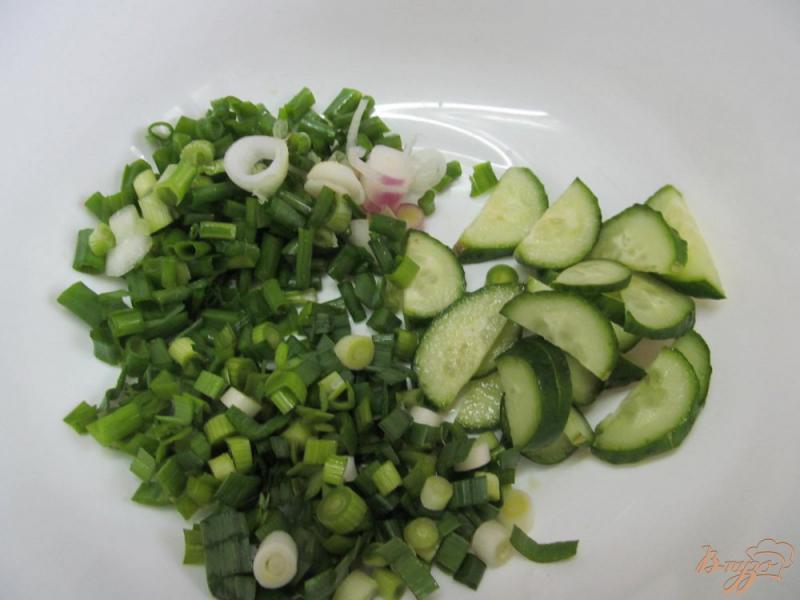 Фото приготовление рецепта: Овощной салат с консервированной кукурузой шаг №1