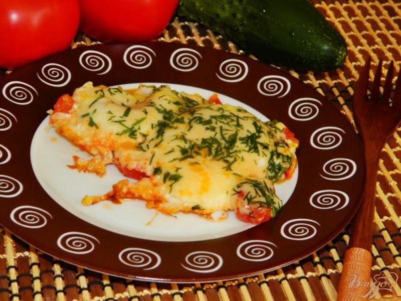 Фото приготовление рецепта: Омлет с помидорами и сыром шаг №4
