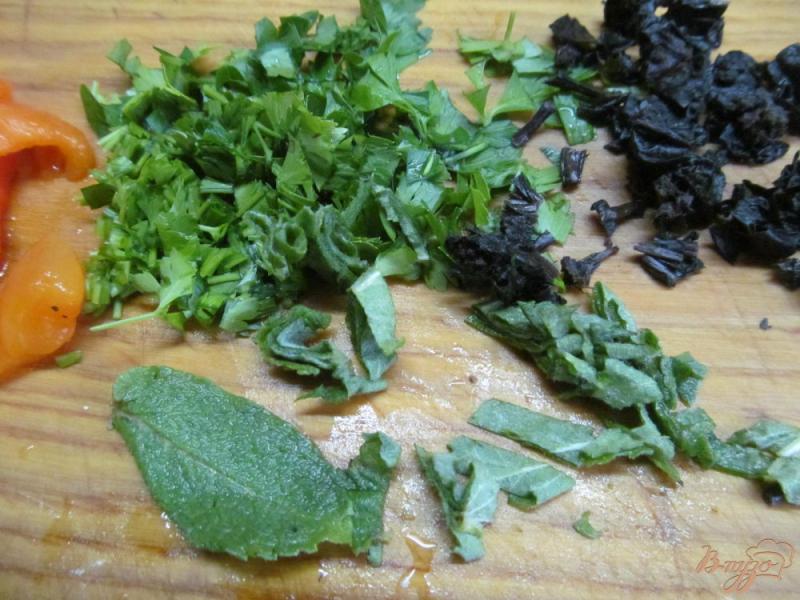 Фото приготовление рецепта: Закуска из лаваша с зеленью и сыром шаг №2