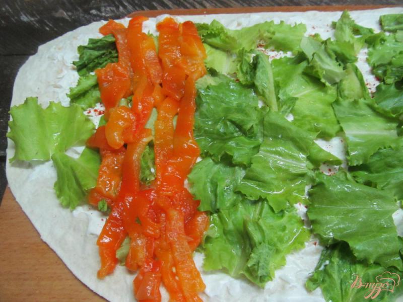 Фото приготовление рецепта: Закуска из лаваша с зеленью и сыром шаг №4