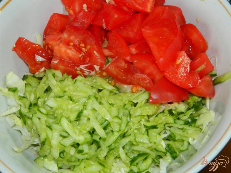 Фото приготовление рецепта: Овощной салат с капустой шаг №3