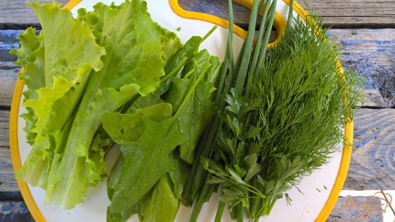 Фото приготовление рецепта: Зеленый салат с куриной печенью шаг №1