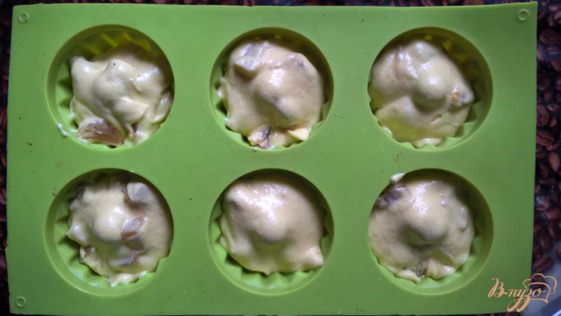 Фото приготовление рецепта: Персиковые кексы шаг №6