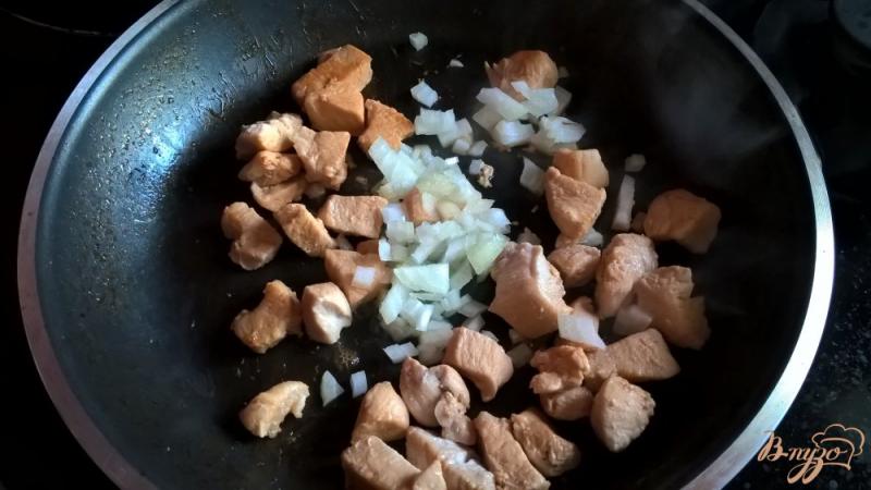 Фото приготовление рецепта: Рагу из кабачков с куриным филе шаг №2