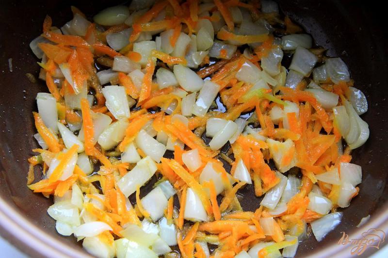 Фото приготовление рецепта: Суп с фрикадельками и макаронами в мультиварке шаг №2