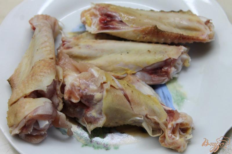 Фото приготовление рецепта: Куриные крылья в соевом маринаде с тимьяном шаг №1