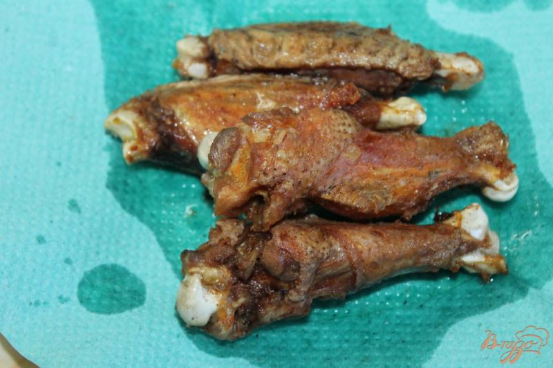 Фото приготовление рецепта: Куриные крылья в соевом маринаде с тимьяном шаг №5