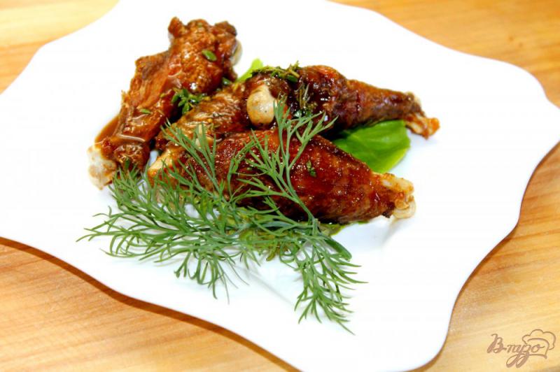Фото приготовление рецепта: Куриные крылья в соевом маринаде с тимьяном шаг №7