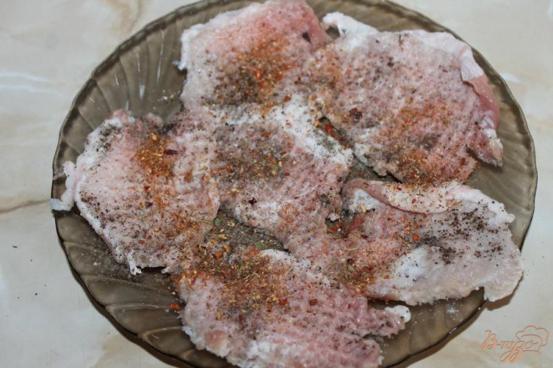 Фото приготовление рецепта: Свинина с карамелизированным луком шаг №2