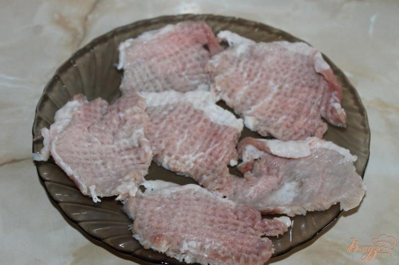 Фото приготовление рецепта: Свинина с карамелизированным луком шаг №1