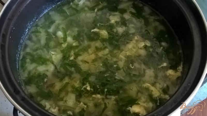 Фото приготовление рецепта: Суп с колбасой, брокколи и цветной капустой шаг №4