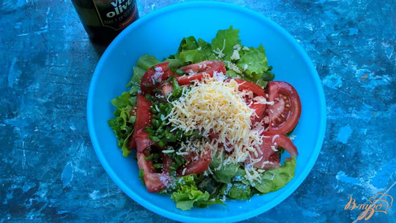 Фото приготовление рецепта: Салат со шпинатом и сыром шаг №4