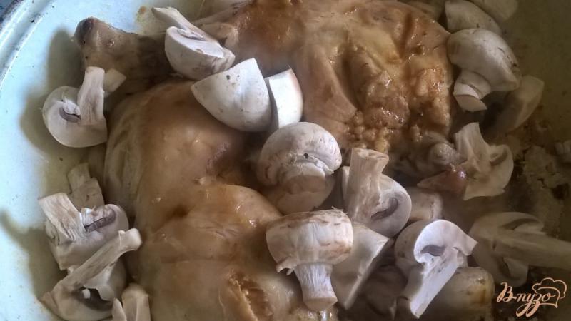 Фото приготовление рецепта: Курица с грибами и шпинатом шаг №2