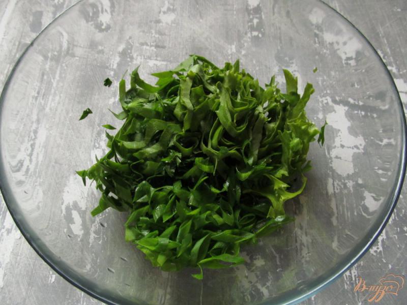 Фото приготовление рецепта: Овощной салат с маслинами и брынзой шаг №2