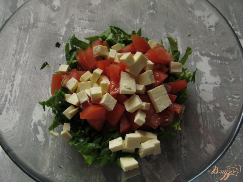 Фото приготовление рецепта: Овощной салат с маслинами и брынзой шаг №4