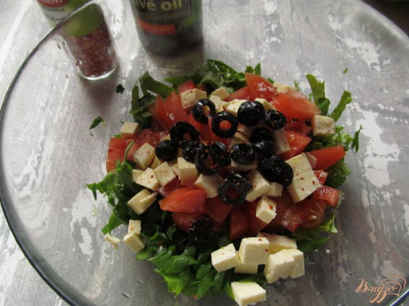Фото приготовление рецепта: Овощной салат с маслинами и брынзой шаг №5