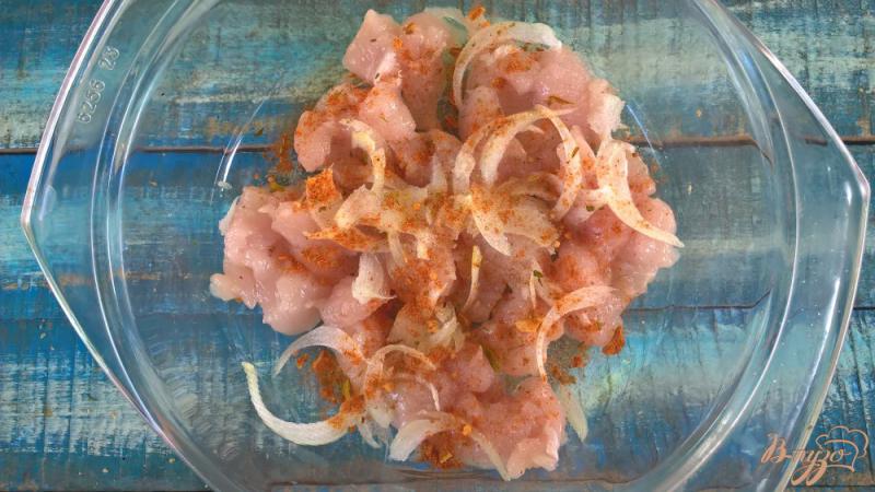Фото приготовление рецепта: Куриное филе с ширатаки в микроволновке шаг №2