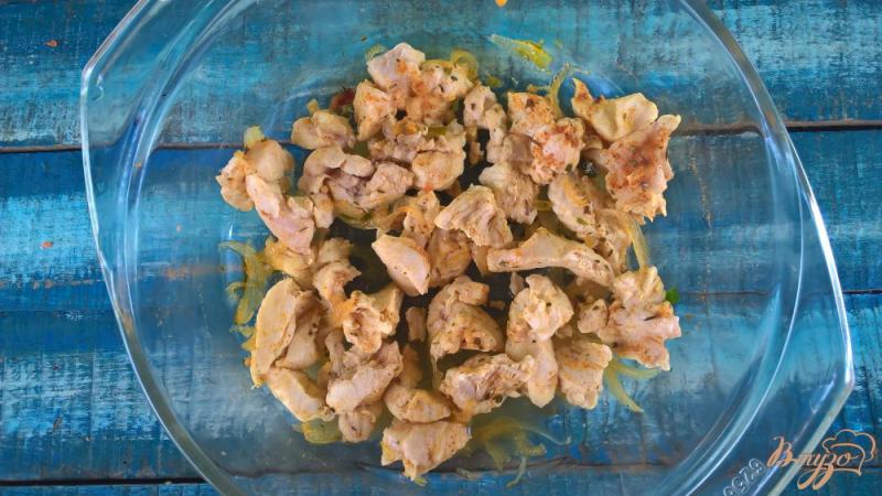 Фото приготовление рецепта: Куриное филе с ширатаки в микроволновке шаг №3