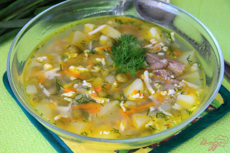 Фото приготовление рецепта: Суп с консервированным горошком и яйцами в мультиварке шаг №8