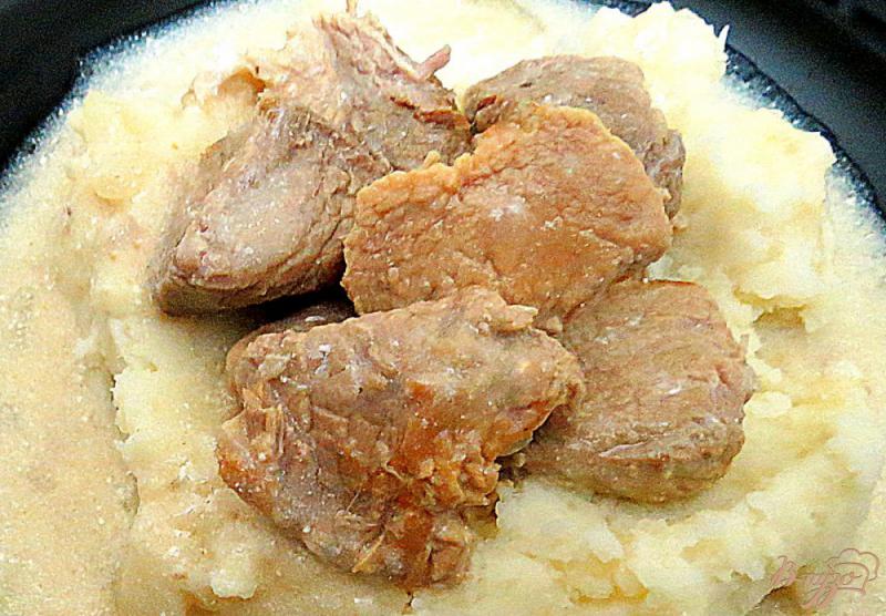 Фото приготовление рецепта: Свинина всметанно-горчичном соусе шаг №7