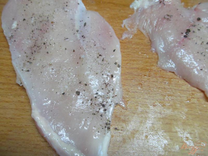 Фото приготовление рецепта: Фаршированные куриные грудки шаг №2