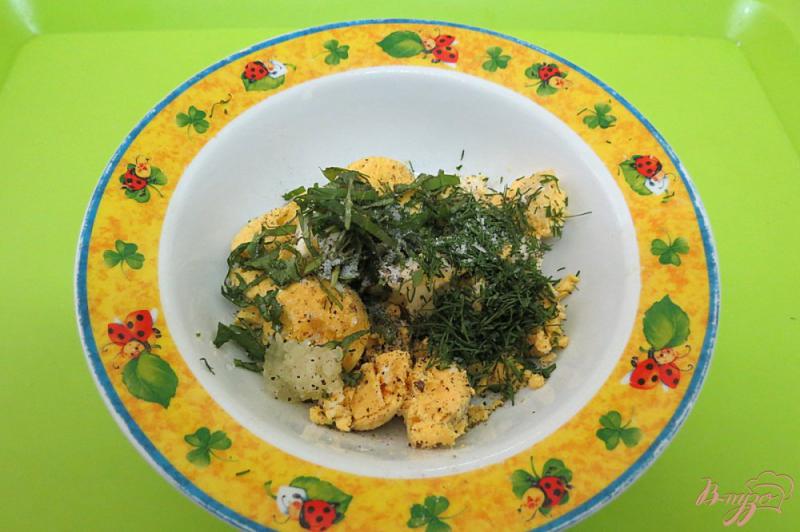 Фото приготовление рецепта: Яйца фаршированные с базиликом шаг №6