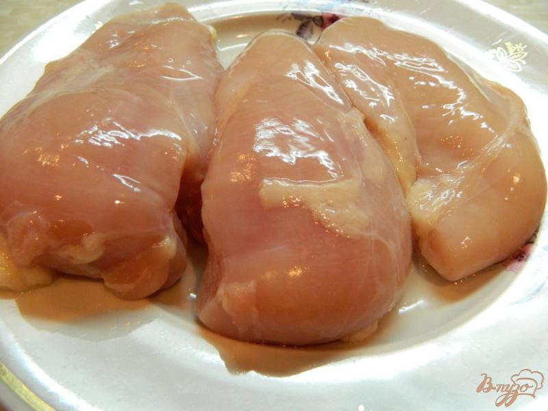 Фото приготовление рецепта: Куриное филе  в остром томатном соусе шаг №1