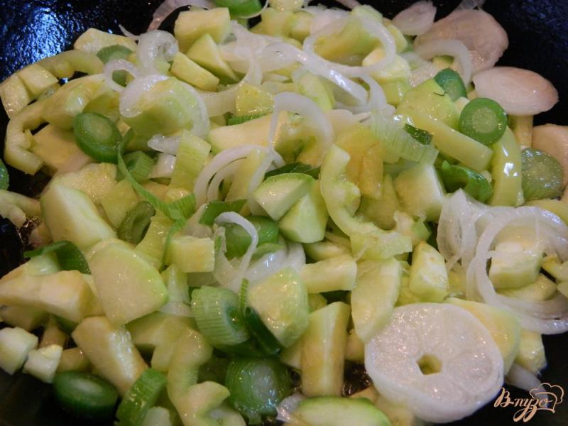 Фото приготовление рецепта: Гречневая каша с овощной подливой шаг №6