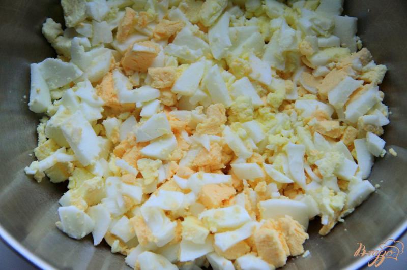 Фото приготовление рецепта: Пирожки с зеленым луком и яйцами шаг №7