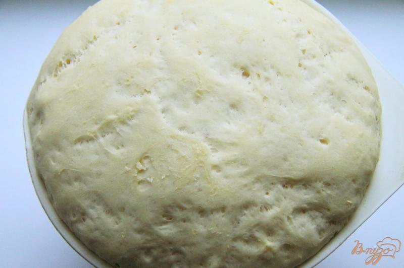 Фото приготовление рецепта: Пирожки с зеленым луком и яйцами шаг №6