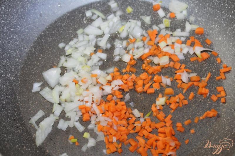 Фото приготовление рецепта: Рыбный суп из щуки с тимьяном шаг №1