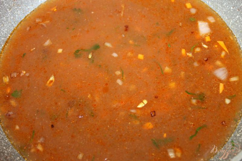 Фото приготовление рецепта: Рыбный суп из щуки с тимьяном шаг №5