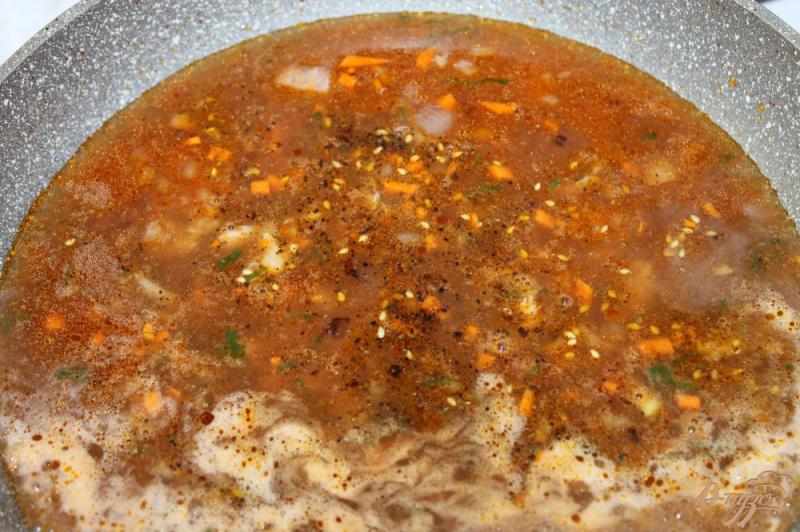 Фото приготовление рецепта: Рыбный суп из щуки с тимьяном шаг №6