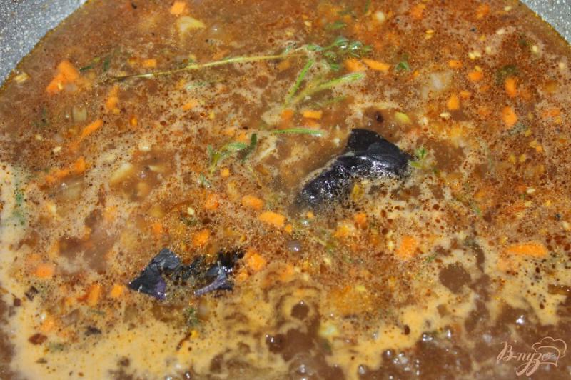 Фото приготовление рецепта: Рыбный суп из щуки с тимьяном шаг №7