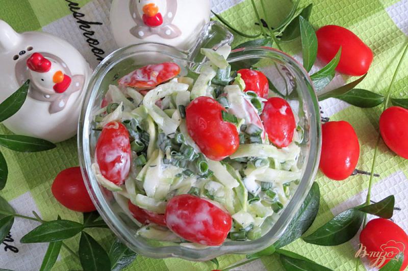 Фото приготовление рецепта: Салат из кабачков, огурцов и помидоров шаг №7