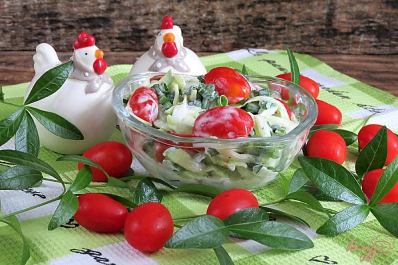 Фото приготовление рецепта: Салат из кабачков, огурцов и помидоров шаг №8